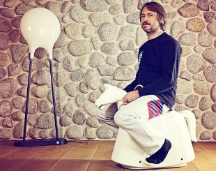 【設計迷的床邊故事】連英國女王也瘋狂的木搖馬，Marc Newson 展現童心的創作《Rocky Horse》