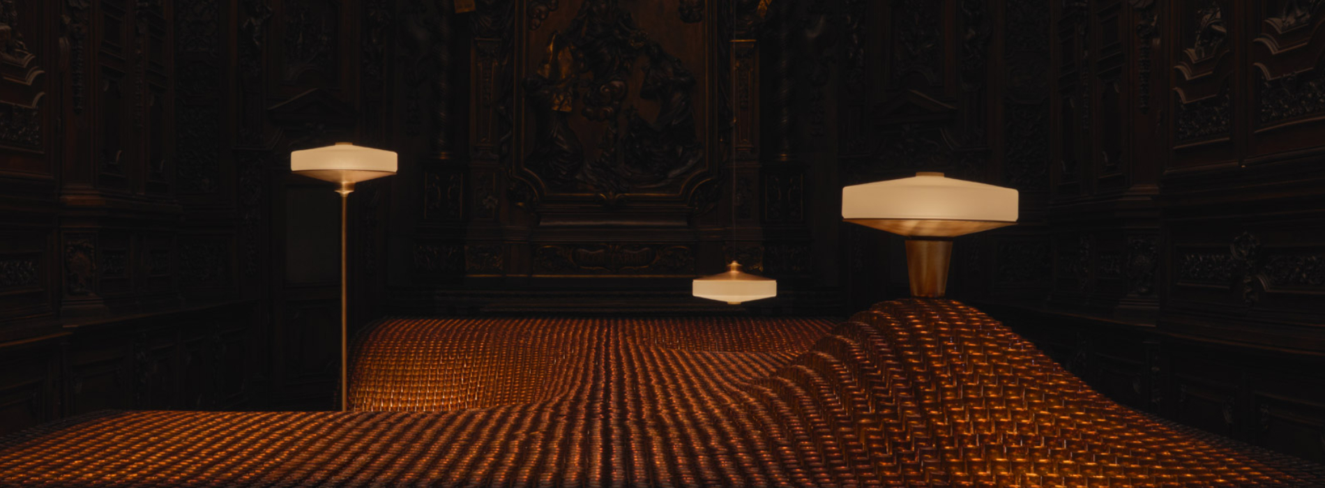 Aesop 首款居家燈飾 Aposē 登場：從護手霜延伸出的光之物件，2026 米蘭設計週正式亮相