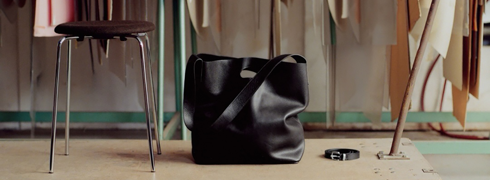 物盡其用的跨界實踐：Another Aspect 攜手 Fritz Hansen，重新詮釋 Dot 單椅與皮革配件