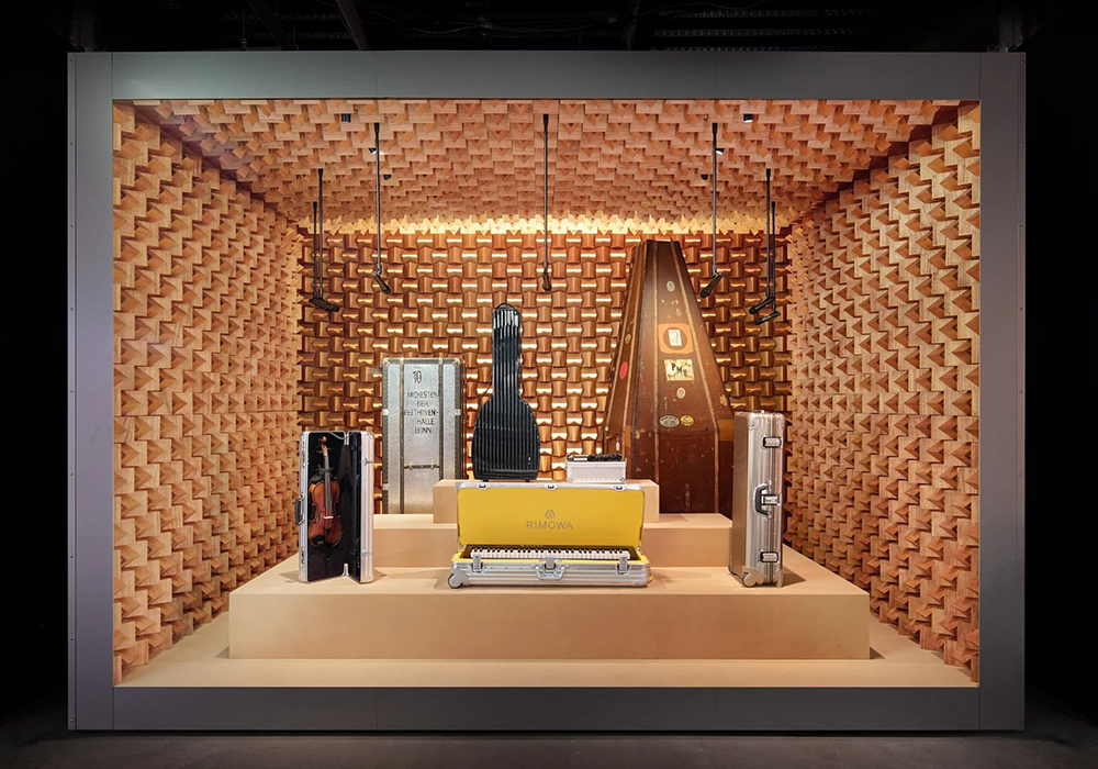 RIMOWA 125週年特展東京登場!《SEIT 1898》回顧品牌蛻變,展出100多件行李箱包括村上隆等名人收藏
