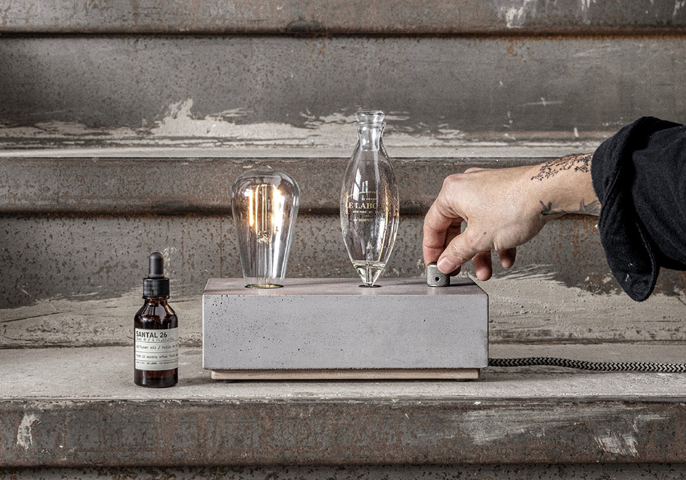 將香氣化為可見微光！Le Labo 全新「混凝土擴香器」在光影起伏間安放居家日常