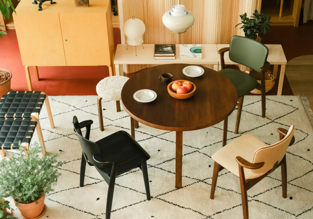 Artek Tokyo 7 週年登場：Heath 聯名、Domus Chair 80 週年新作與限定綠色 Stool 60 同步亮相