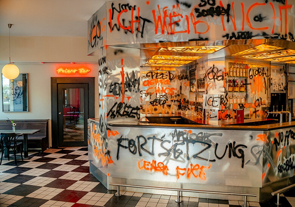 科隆 Café Central 重新開幕：Gathering Gallery 融合當代藝術與飲食，復興80年代文化地標