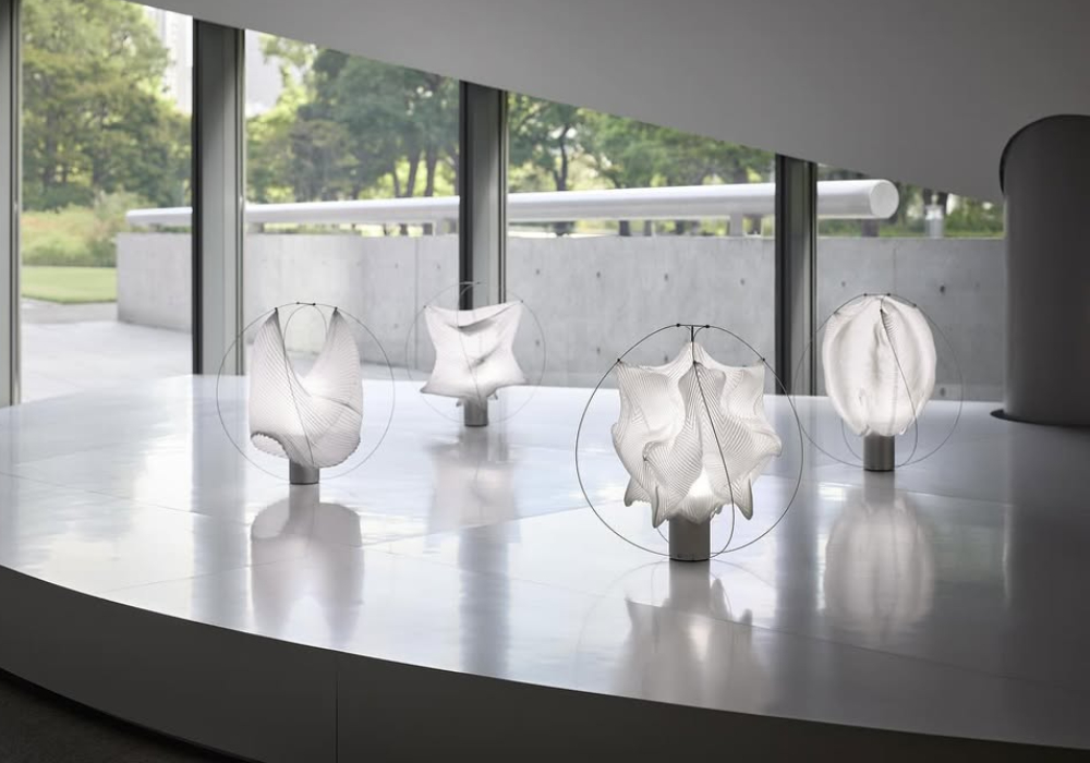 以布料擴展對燈具的想像：三宅一生 A-POC ABLE ISSEY MIYAKE 日本首展登陸東京 21_21 美術館