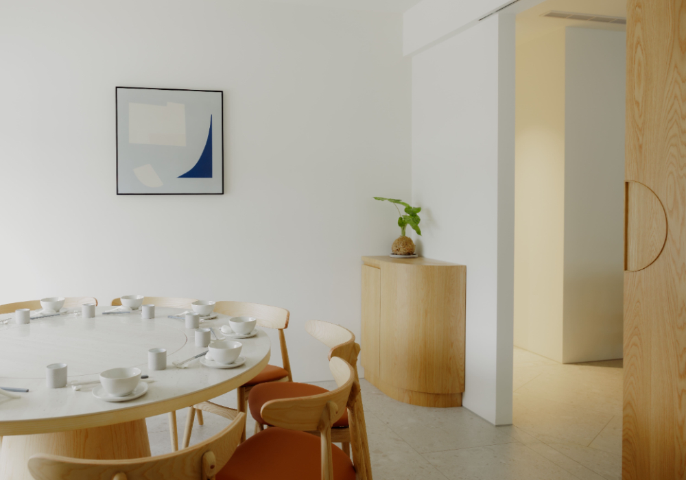 讓餐桌回到日常節奏：台中南屯「炆 WÉN」以留白空間與粵式技法，重新詮釋客家當代餐廳