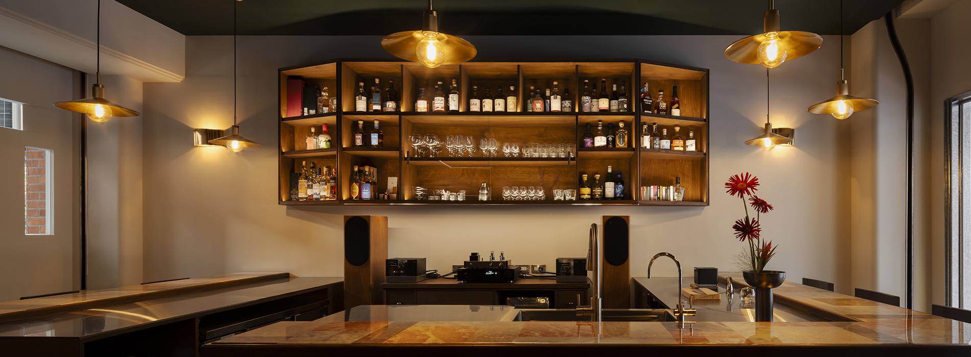 大稻埕聆聽酒吧「奏ZOU」：將古典樂與威士忌交織，在溫潤空間中安放生活