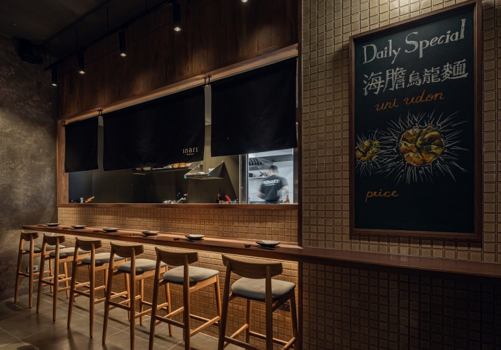 信義商圈少見的現代居酒屋!「inari Izakaya」精緻和洋酒餚、時髦溫暖空間,說走就走的質感酒食場域