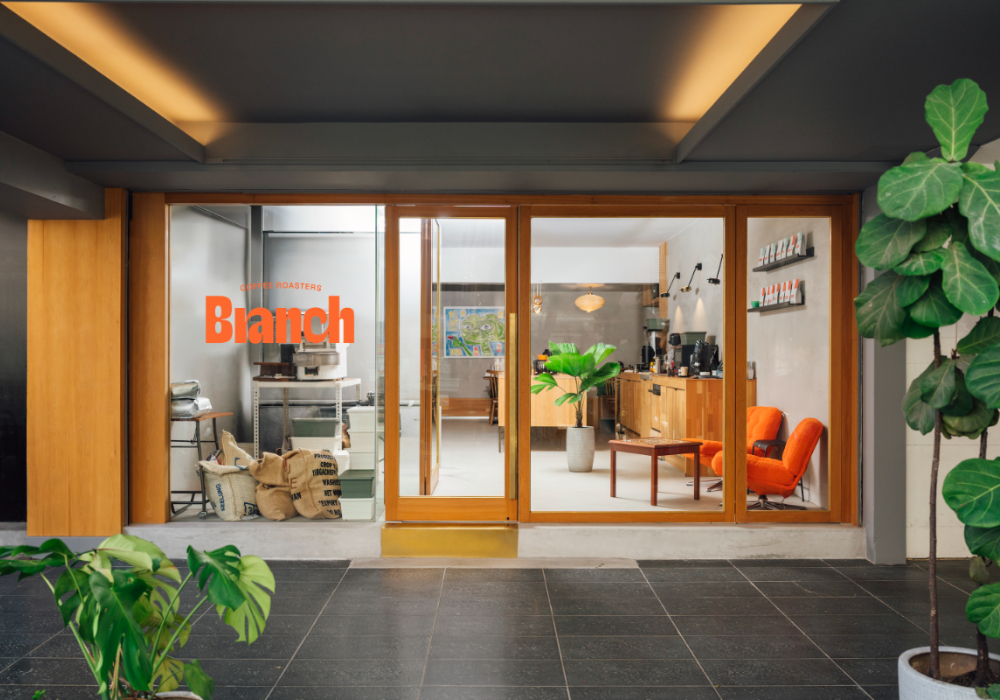 城市中的午後據點：台北大安新咖啡店 Branch Coffee Roasters，橘紅、木質為基調的體驗空間