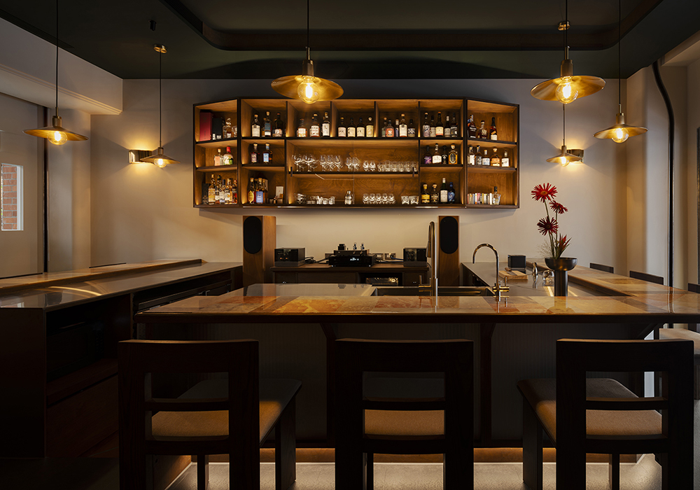 大稻埕聆聽酒吧「奏ZOU」:將古典樂與威士忌交織,在溫潤空間中安放生活