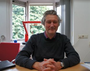 生物實驗室裡的哲學家──專訪萊頓大學藝術與基因中心主持人 Robert Zwijnenberg  教授