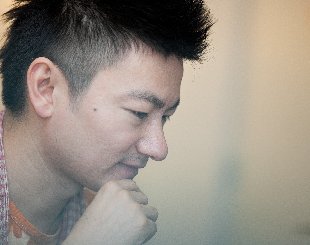 【劇場裡的設計師】窺探世界的眼睛—專訪視覺藝術家吳達坤
