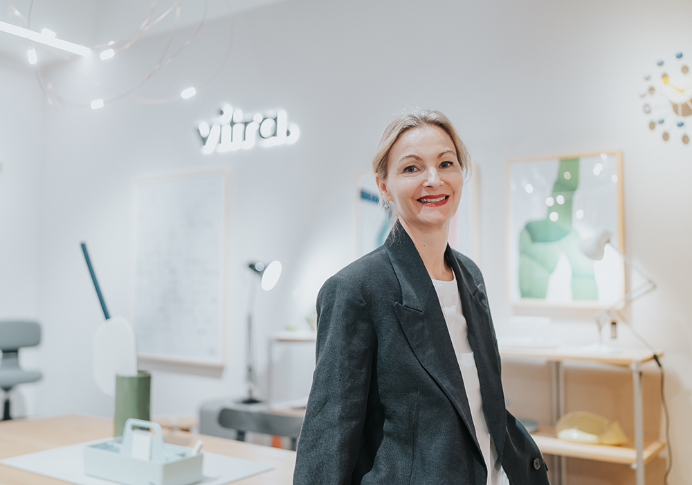 經典設計如何再進化?Vitra 經典設計總監 Stine Liv Buur 談 Jean Prouvé 的當代啟發、揭示復刻背後故事
