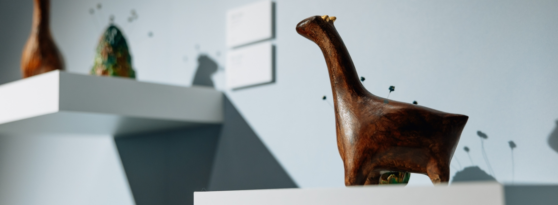 專訪藝術家夏愛華：如神佛，如精靈，千年漆藝如何造出潛意識裡的療癒之境？