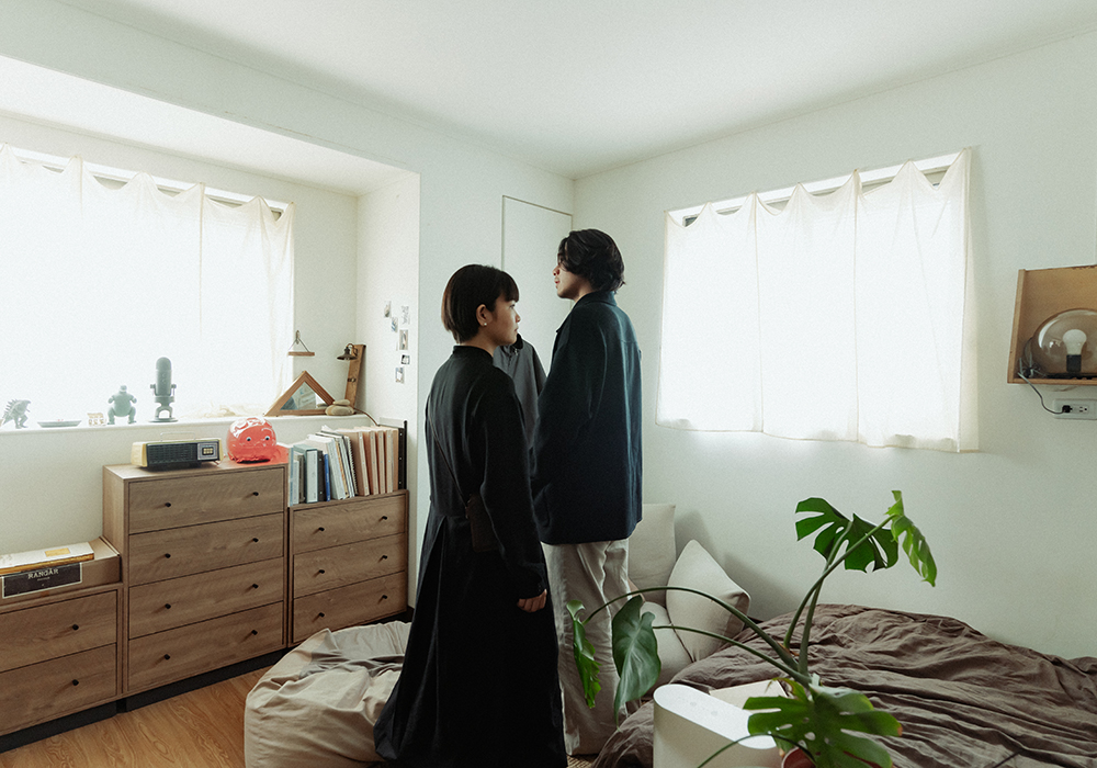 【真實的家】走進「餘 yu 甜點工作室」創辦人郭鈺樺、陳品諭的老屋日常，「簡約好看是基本，因為是自己挑的才形成家的樣子」