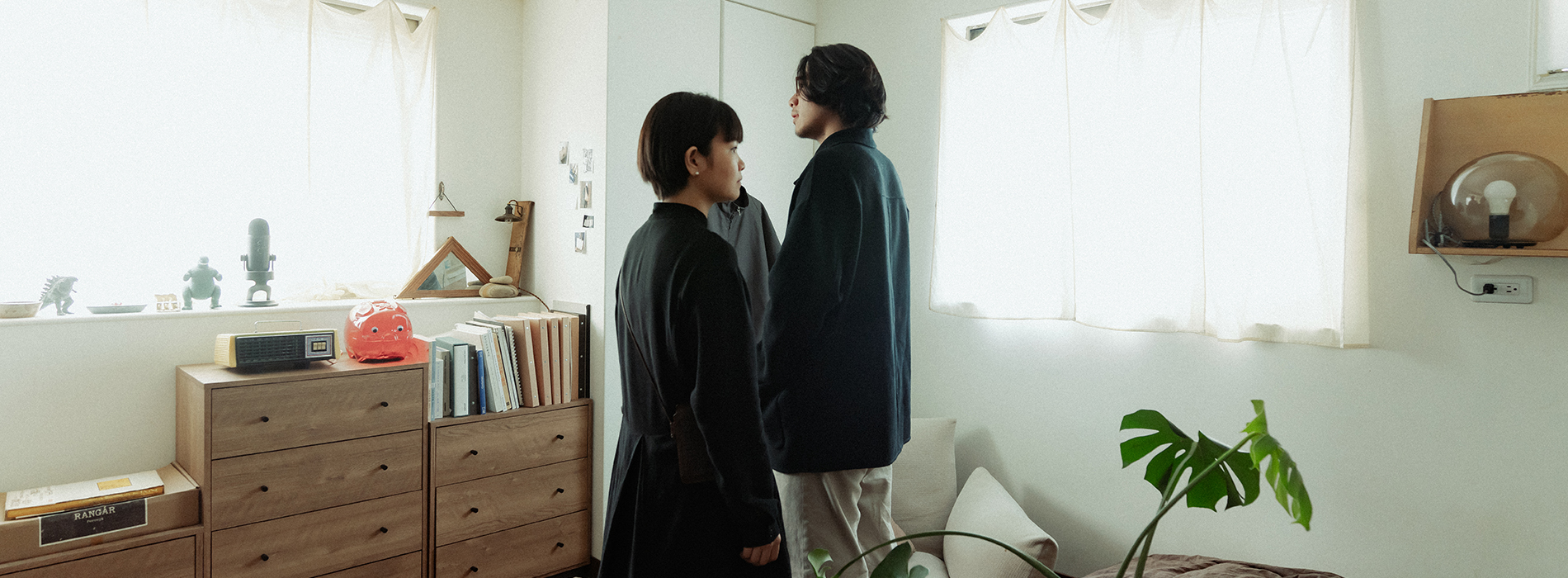 【真實的家】走進「餘 yu 甜點工作室」創辦人郭鈺樺、陳品諭的老屋日常,「簡約好看是基本,因為是自己挑的才形成家的樣子」
