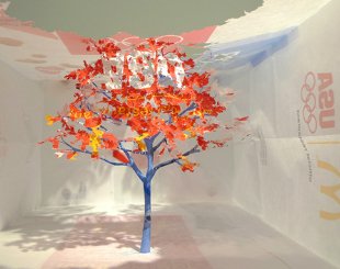 【生活變變變！苦悶辦公室篇】照屋勇賢帶你走進麥當勞紙袋裡賞楓紅
