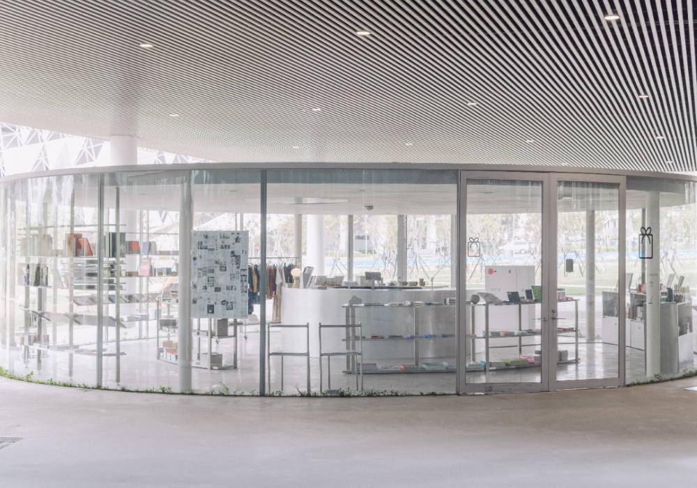 台中綠美圖新據點：朋丁書店 × Pharos Coffee 進駐，和台北店有哪些不同？