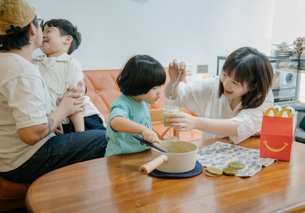約好了，我們每週五都要一起吃晚餐——親子選品主理人 Zooey 與孩子們的料理故事