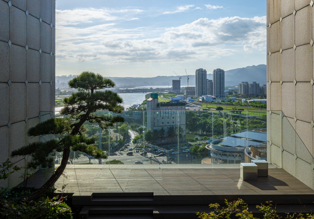 裏山 SKY 進駐台北科教館 11、12 樓!結合空中花園、日式蔬食與藝術展覽,打造城市高空藝文新場域