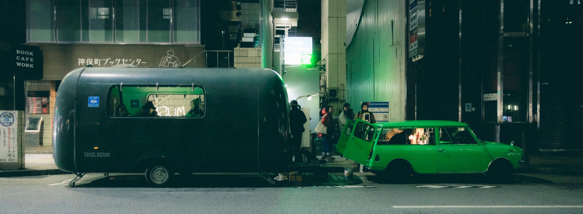 黑膠、調酒與城市偶遇:復古MINI化身快閃音樂酒吧,Listening minibar MIDORI穿梭東京