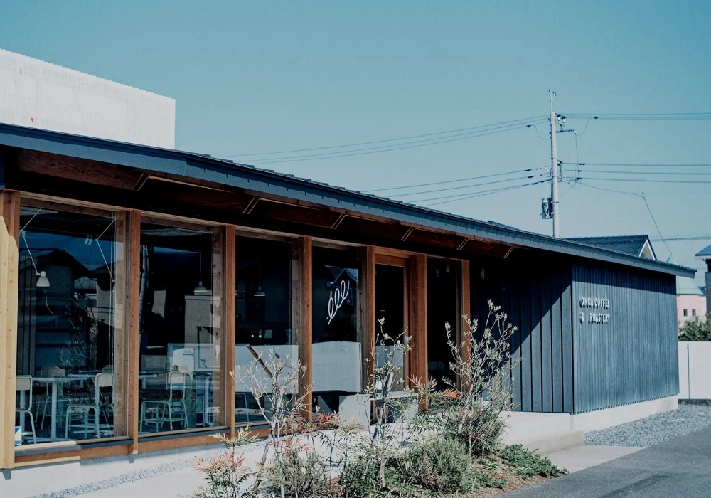 振興地方活力的咖啡館!日本JINS旗下新品牌ONCA COFFEE開幕,從黑、白二選一開始的溫暖提案