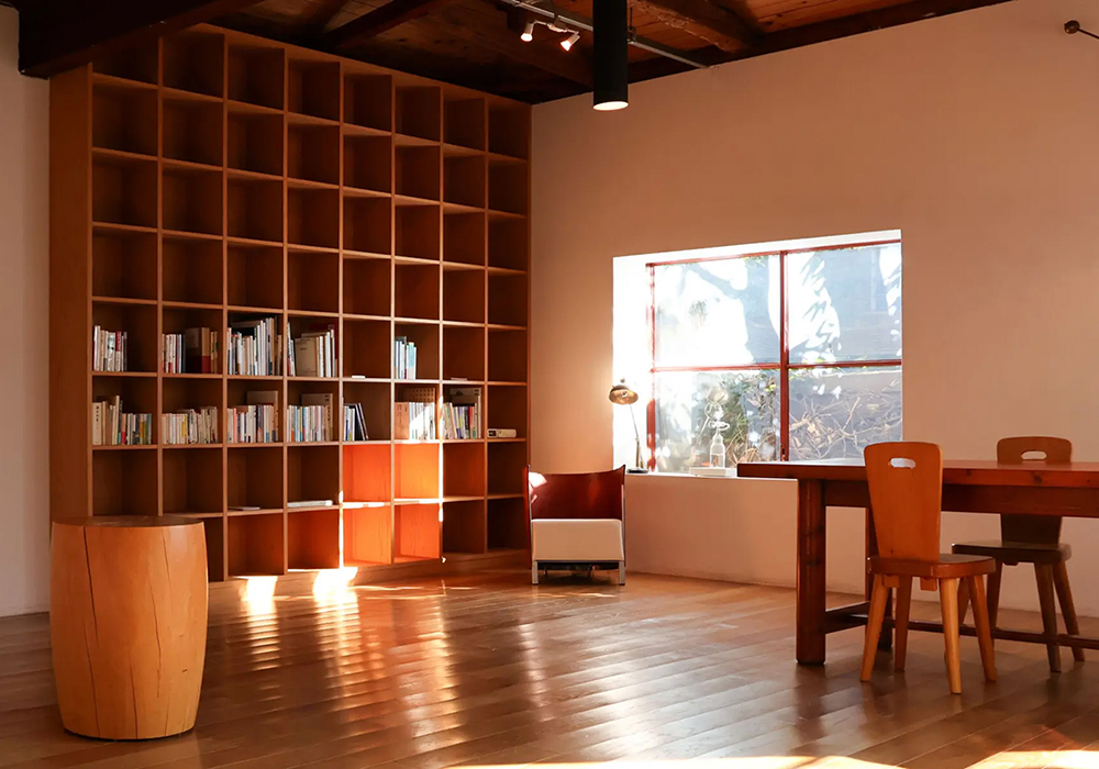 坂本圖書第二個據點「坂本 YAECA」：在餘白中閱讀、感受靜謐的喫茶日常