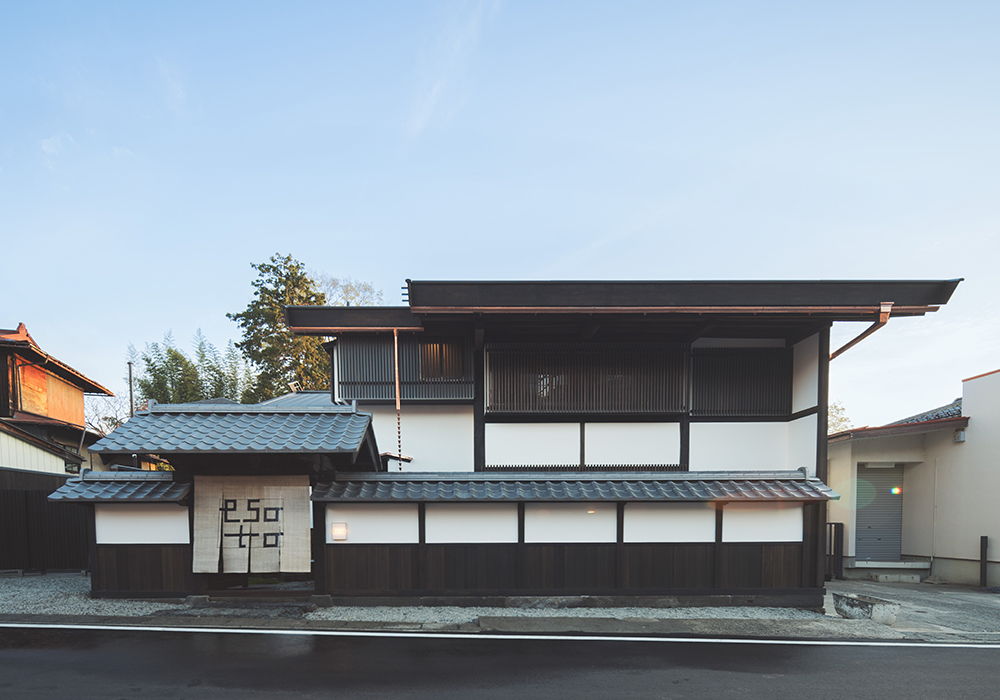 住進白州風土與清酒日常：山梨老字號酒造七賢打造旅宿「宿場 esoto」，每日只款待一組