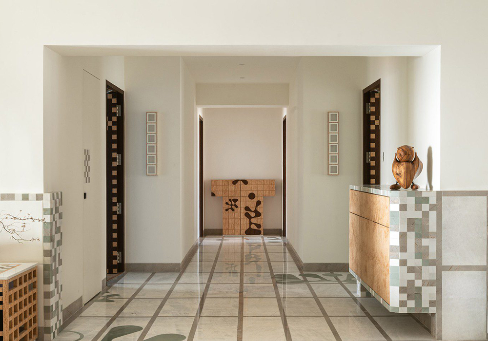 宛如像素世界中的「格紋」住宅：MuseLAB 以石材鑲嵌工藝打造孟買三代同堂居所