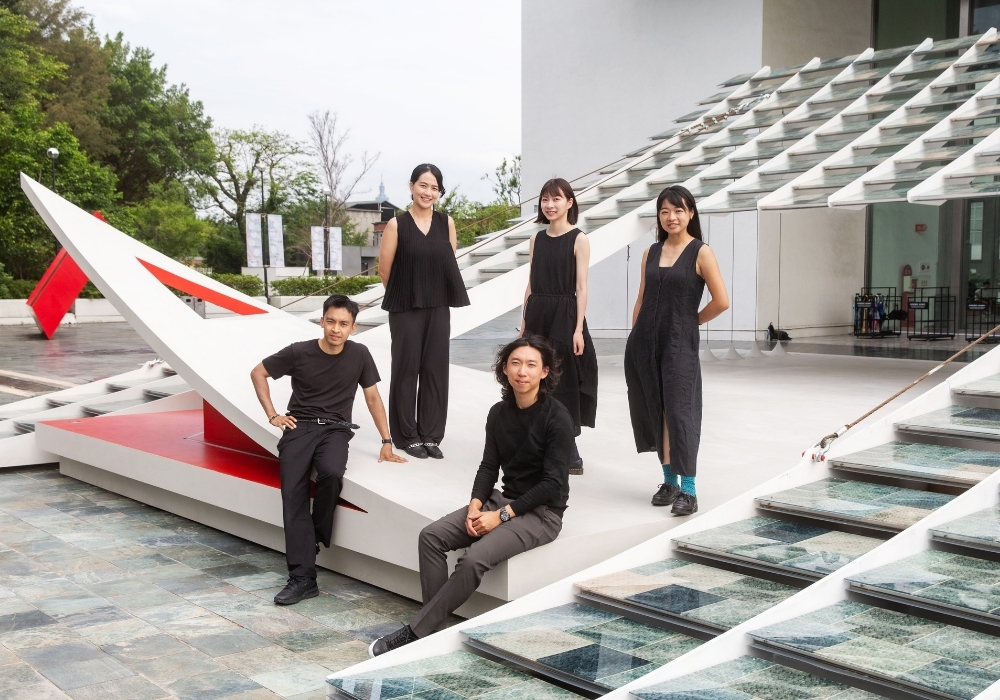 掀起蛇紋石地坪！專訪《鏡・亭・山》做白工作室：為「空白」的北美館廣場，賦予魔幻的可能性