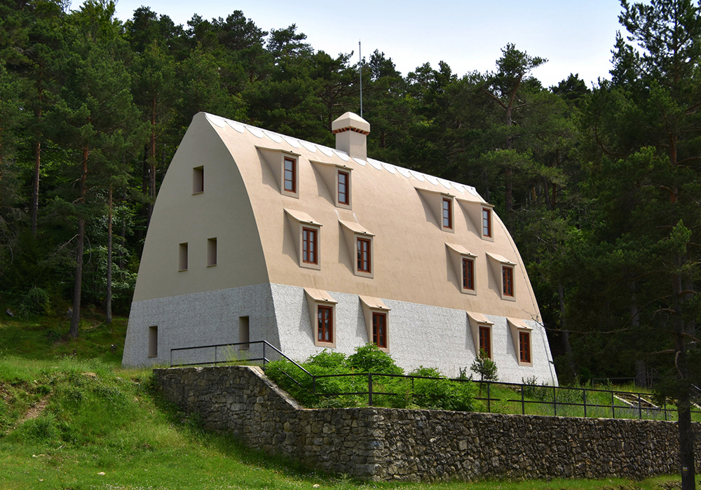 高第在深山蓋了一棟宿舍？庇里牛斯山麓的尖拱山屋百年後揭曉身世