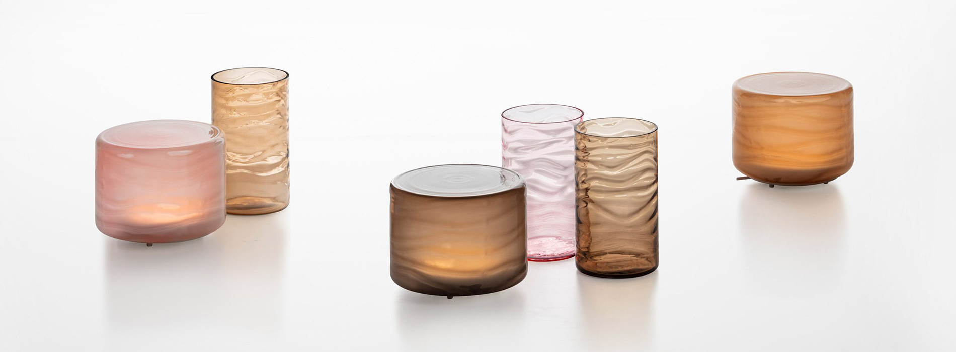 Sabine Marcelis 首度攜手 Iittala！「Unda」燈具與花瓶系列，以全新工藝將水波壓進玻璃
