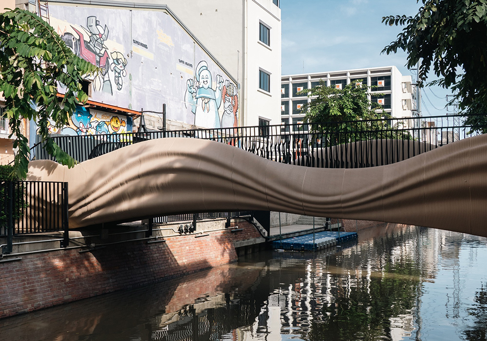曼谷首座 3D 列印人行橋：水波曲線結合低碳材料，開啟泰國永續城市新篇章