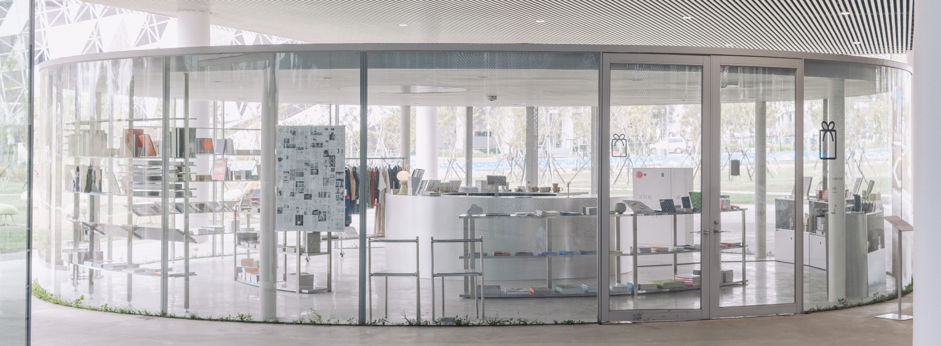 台中綠美圖新據點：朋丁書店 × Pharos Coffee 進駐，和台北店有哪些不同？