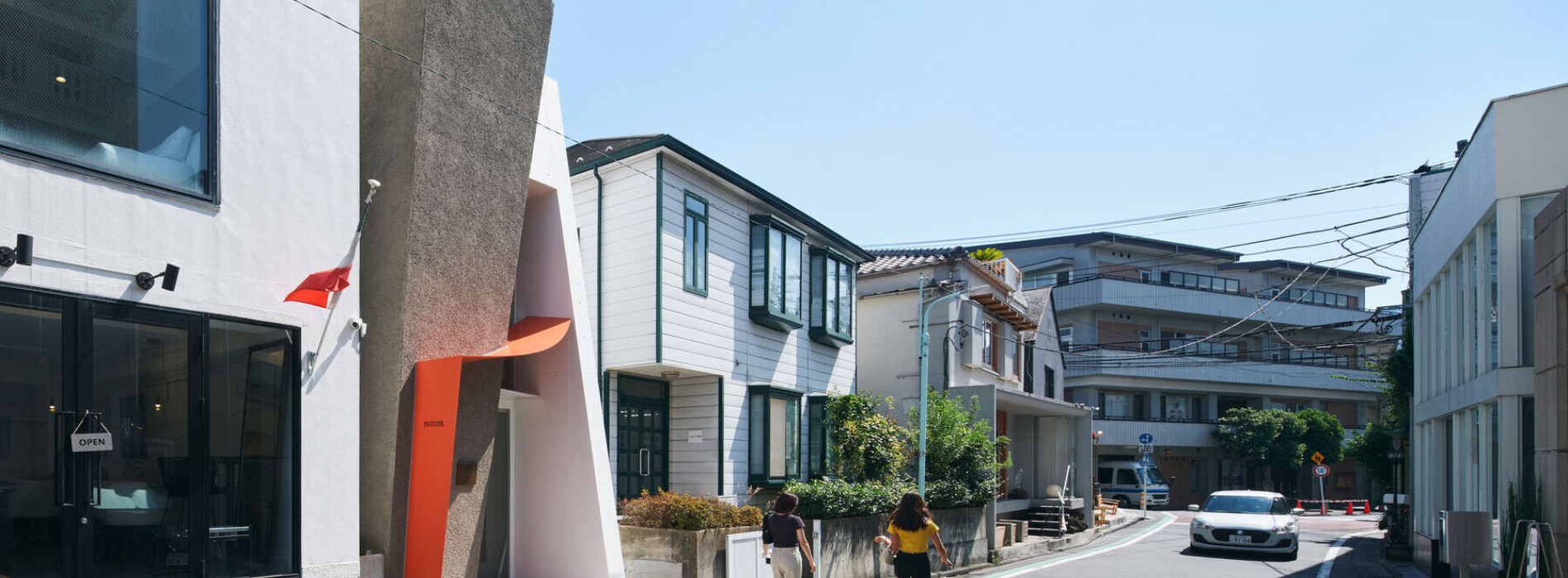 東京神宮前的不規則建築：「PLOTTER 文具旗艦店」在極小基地中，展開垂直空間設計