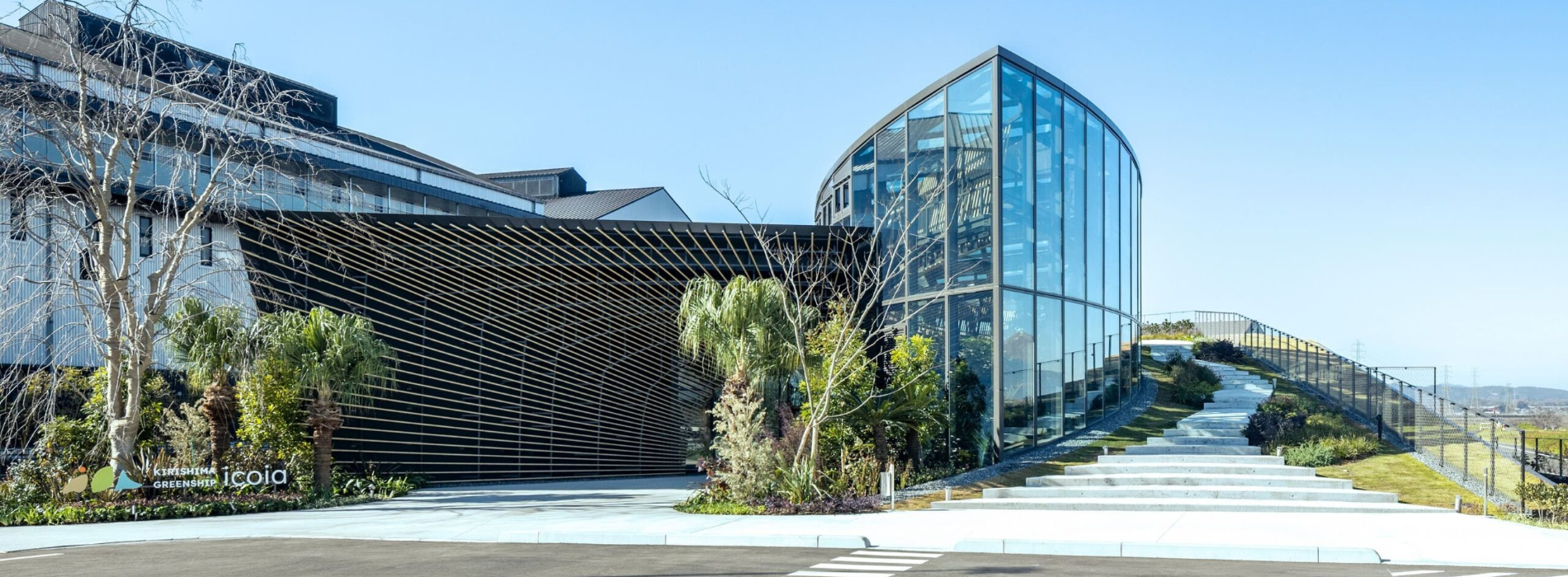 隈研吾再度設計星巴克！日本宮崎新作「icoia」，有咖啡、植物園，霧島酒造如何打造複合憩所？